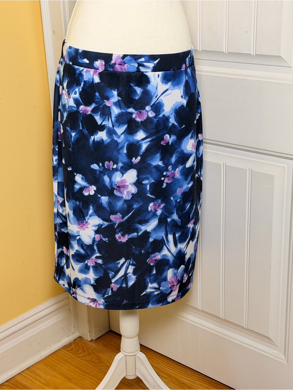 Liz Claiborne Navy Floral Pencil Skirt with Pink Accents